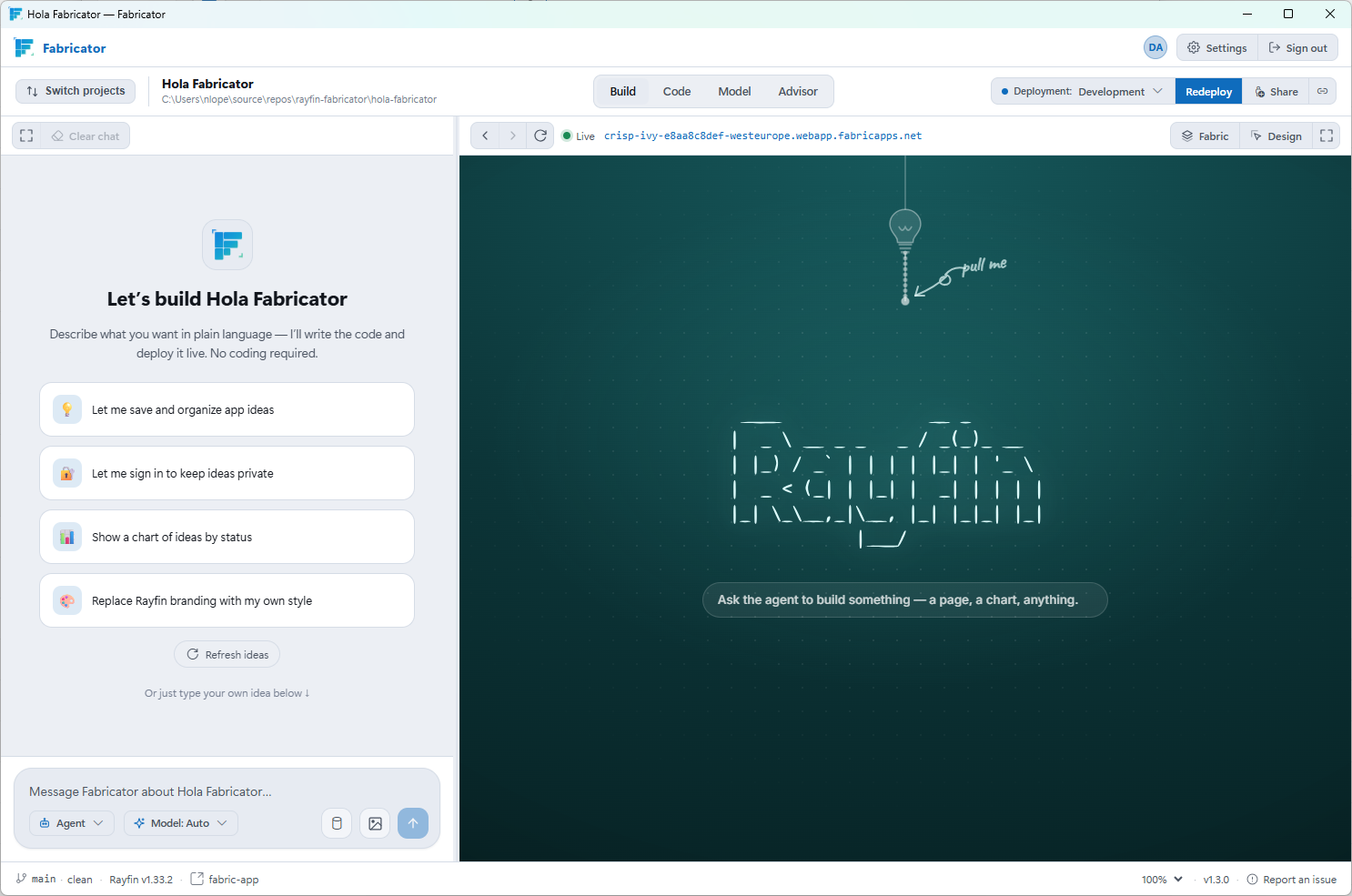 Pantallazo del entorno de trabajo de Fabricator, con el chat a la izquierda y la Fabric App a la derecha